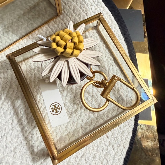 Tory Burch leather flower pot keychain - NWT - Picture 7 of 7